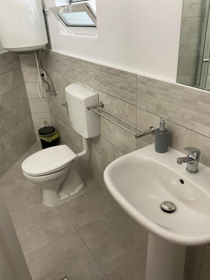 Complex Pria Lägenhet Două Mai Exteriör bild