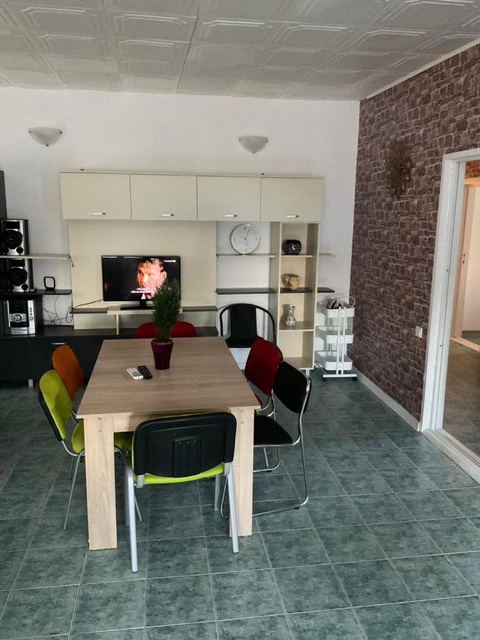 Complex Pria Lägenhet Două Mai Exteriör bild