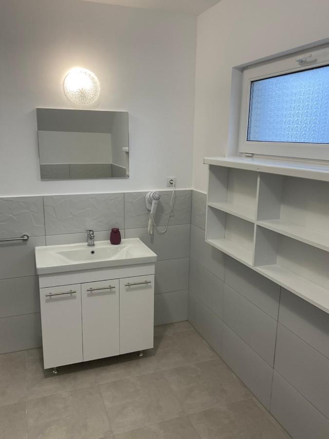 Complex Pria Lägenhet Două Mai Exteriör bild